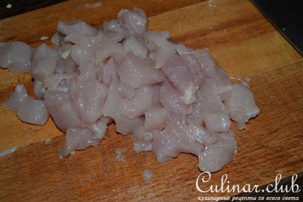 Макароны с куриным филе и сырным соусом с паприкой