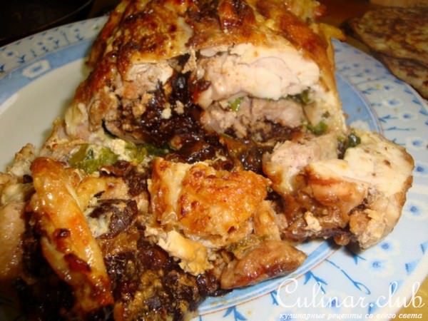 Рулет из курицы и свинины с черносливом