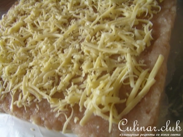 Рулет из индейки с мятным сыром и красным перцем