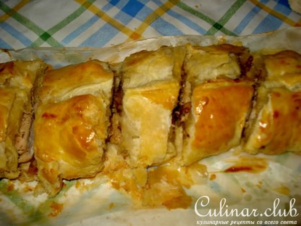 Мясо в слоеном тесте 