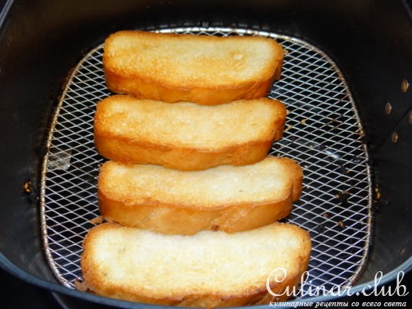 Мясная закуска на шпажках с кунжутом