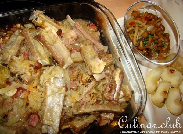Грудинка телячья, тушеная в квашеной капусте 
