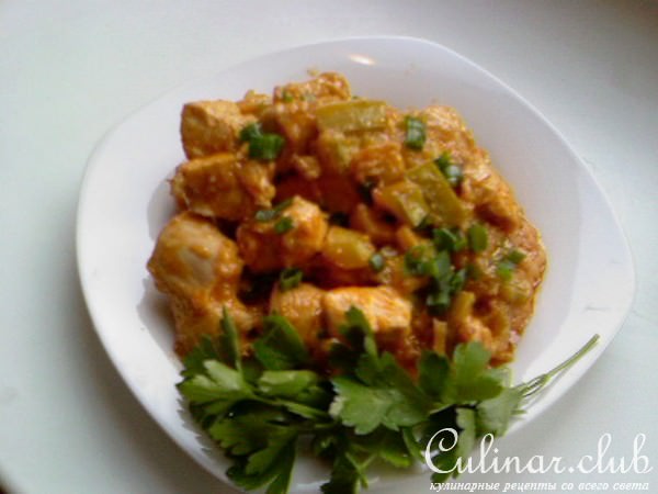 Пряная хмельная куриная грудка и кабачок.