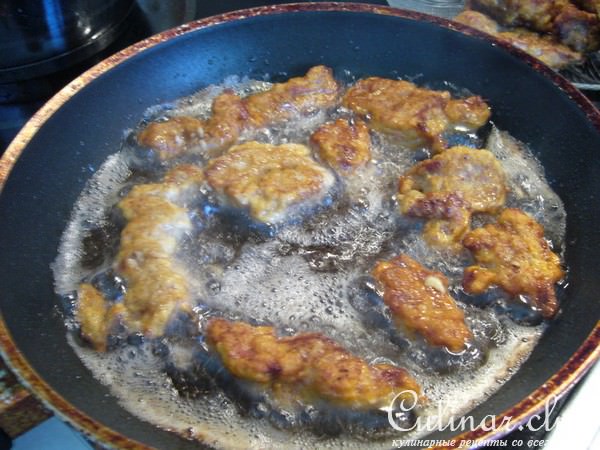 Мясные смужки (полосочки) в луково-йогуртовой оболочке с соусом „Три сыра“