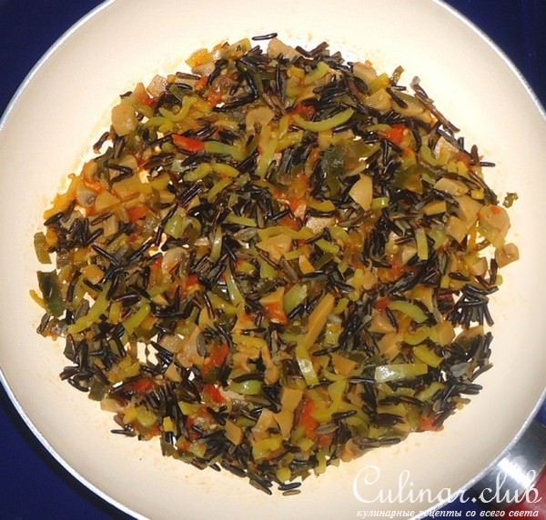 Капустные мешочки с диким рисом, овощами, грибами, мясом и без мяса
