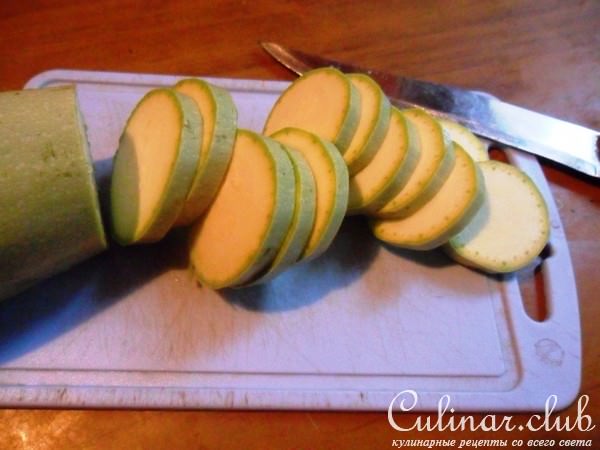 Запечёные кабачки со сметанным соусом