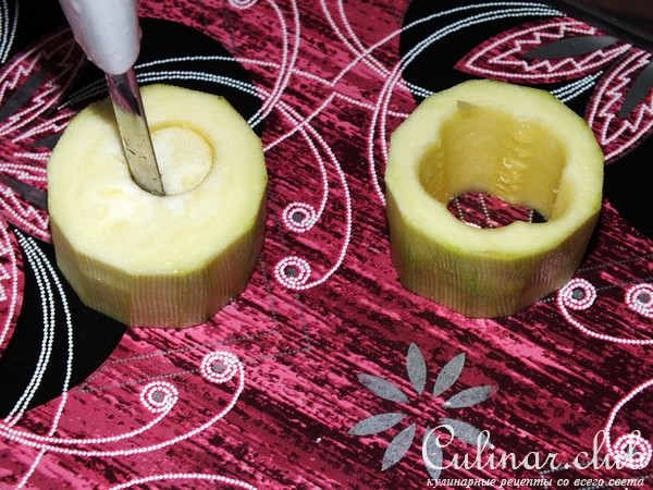 Кабачки фаршированные грибами и рисом