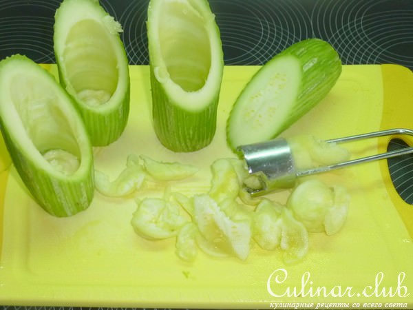 Кабачки, фаршированные овощным соте