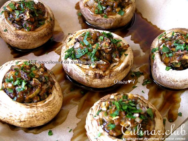 Печеные шампиньоны с луком и соевым соусом