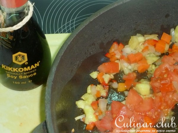 Кабачки, фаршированные овощным соте