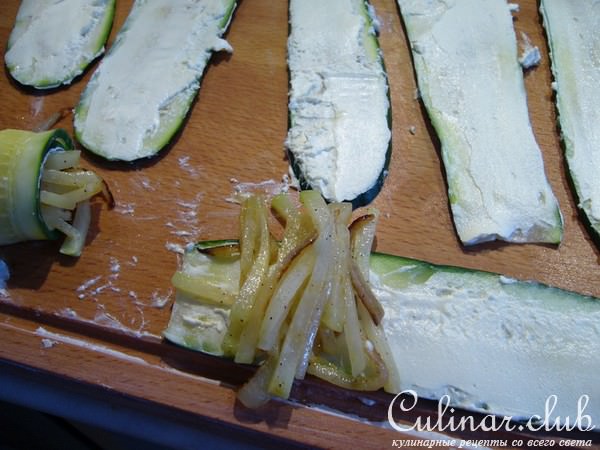 Рулетики из цукини с кольраби