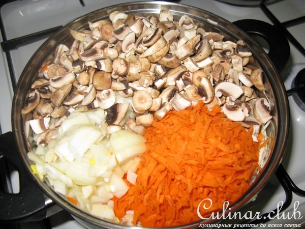 Капуста тушеная с овощами и шампиньонами