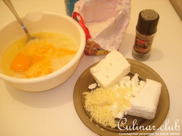 деруны с сырной начинкой и йогуртовым соусом/версия/