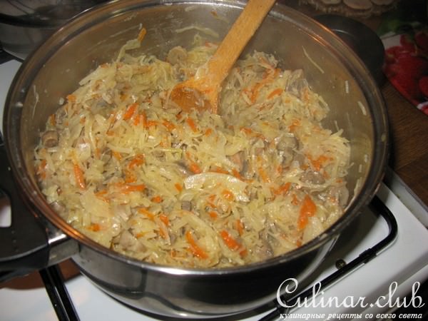 Капуста тушеная с овощами и шампиньонами