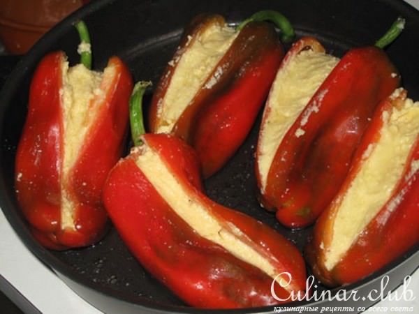 Перец, фаршированный сыром брынза (очень просто)