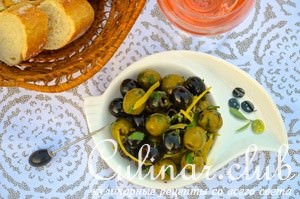 Теплые оливки и маслины с лимоном и зеленью