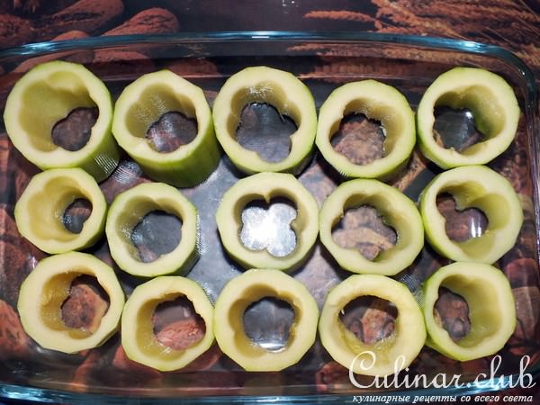 Кабачки фаршированные грибами и рисом