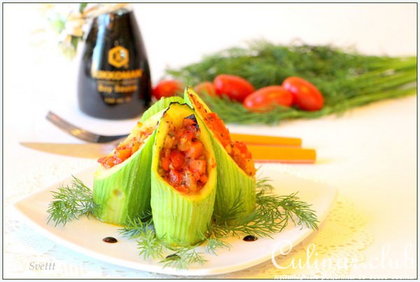 Кабачки, фаршированные овощным соте