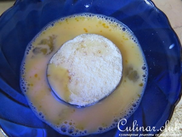 Башенки из баклажана с сыром и томатным соусом 