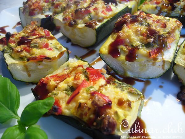 Лодочки из цукини с брынзой и овощами