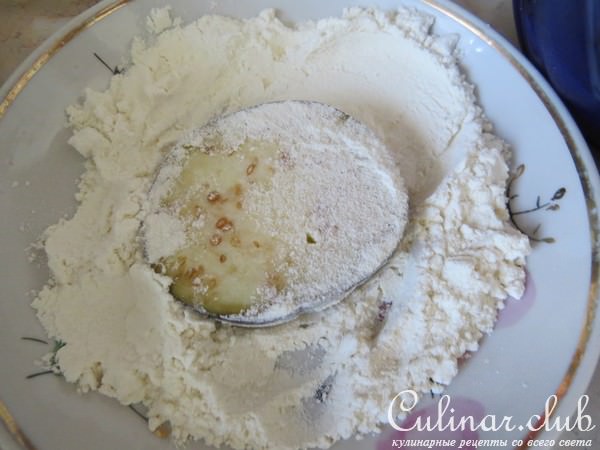 Башенки из баклажана с сыром и томатным соусом 