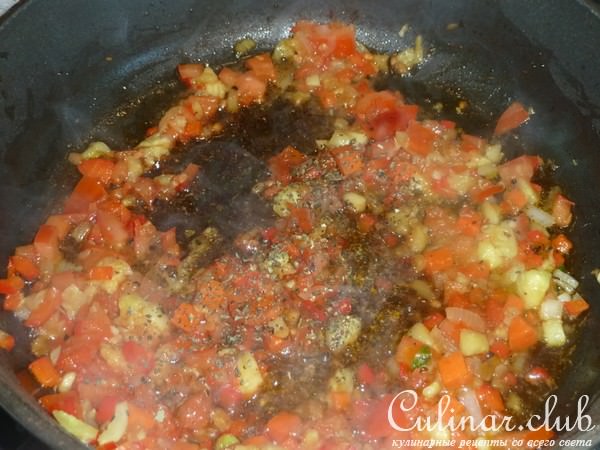 Кабачки, фаршированные овощным соте