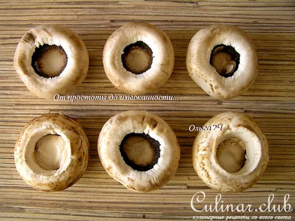 Печеные шампиньоны с луком и соевым соусом