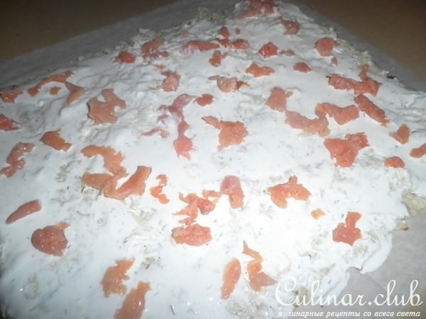 Картофельный рулет с лососем и сыром