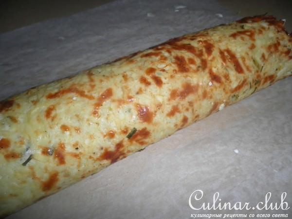 Картофельный рулет с лососем и сыром