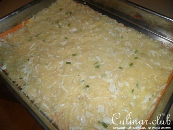 Картофельный рулет с лососем и сыром