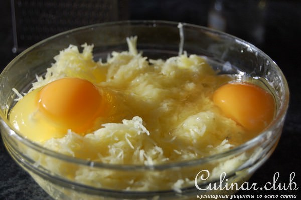 Драники с соусом из лосося