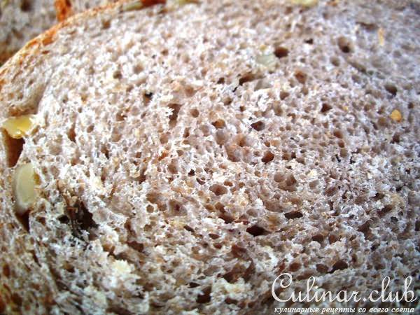 Хлеб мультизлаковый с грецким орехом.