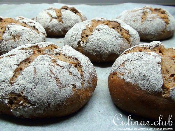 Ржаные булочки с грецкими орехами.