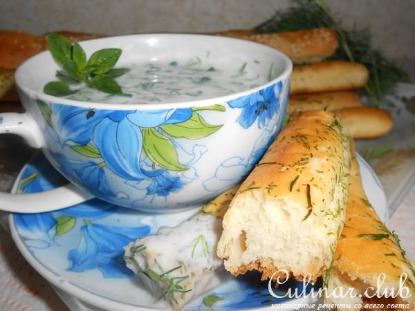 Хлебные палочки с соусом