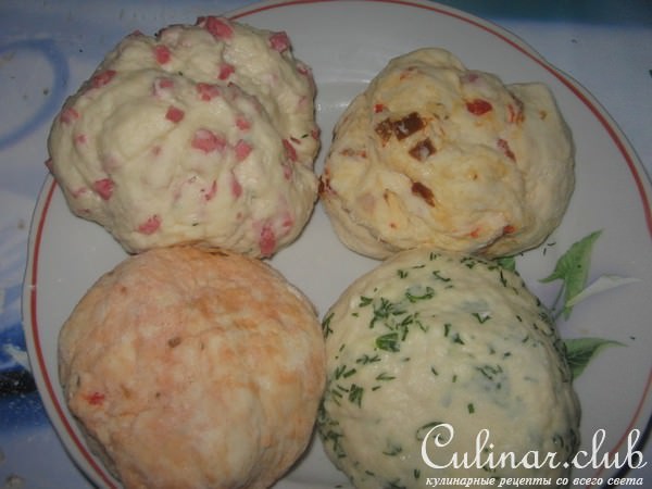 Индийский хлеб с разными начинками.
