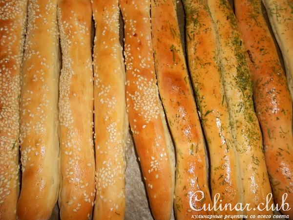 Хлебные палочки с соусом