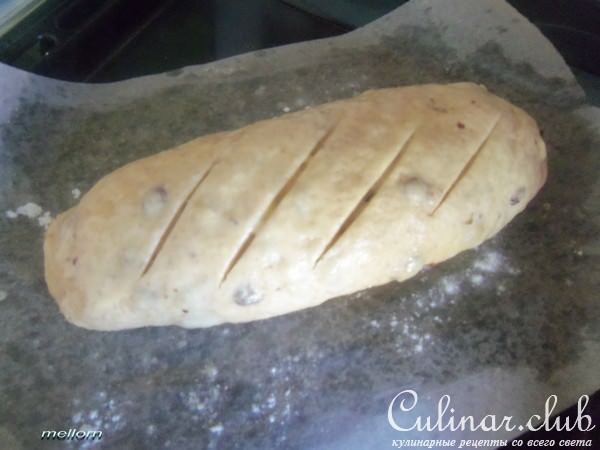 Цельнозерновой батон с изюмом и орехами