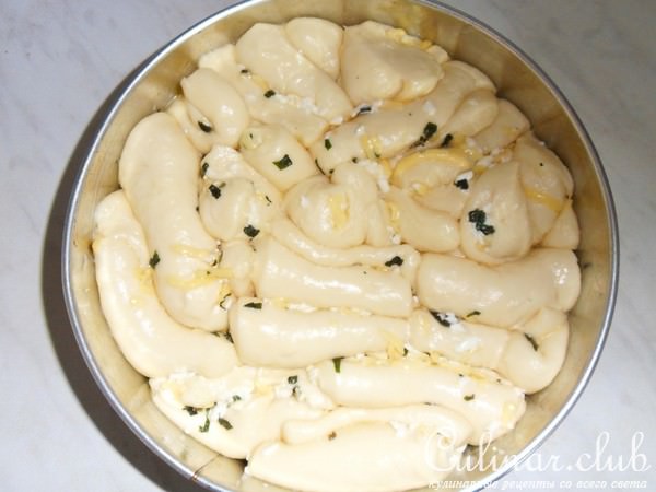 Хлеб с сыром и базиликом