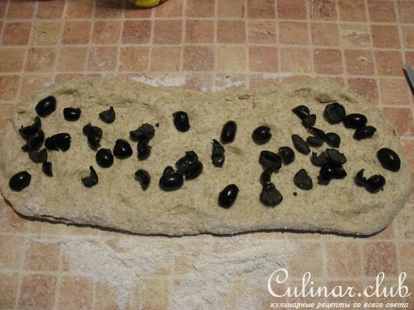 Хлеб с сыром и маслинами по стопам чиабатты