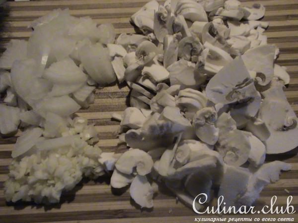 Закусочный хлеб с кабачками и грибами