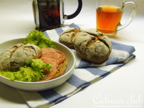 Ржаные булочки с грецкими орехами.