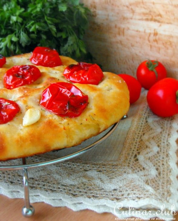Картофельная фокачча с печеными помидорами