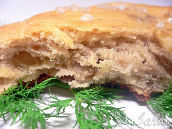 Фокачча с грецкими орехами и Чинзано Россо