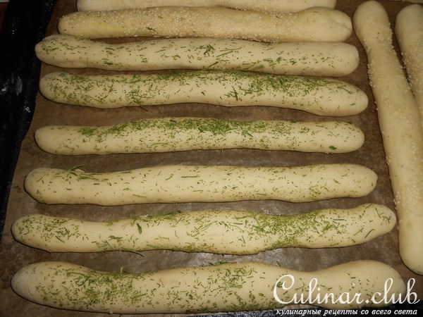 Хлебные палочки с соусом