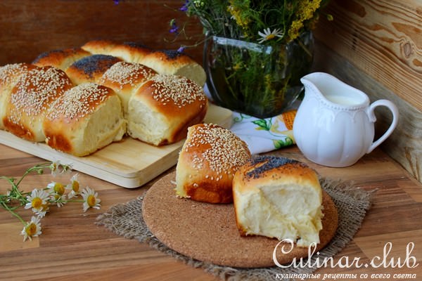 Булочки с маком и кунжутом .