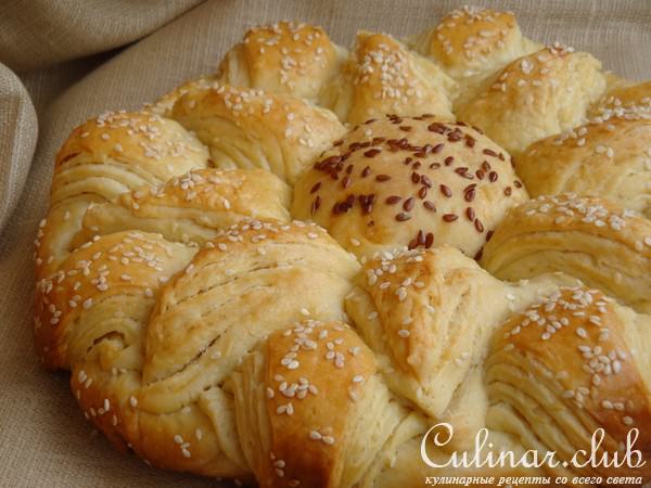 Сдобная булка-цветок