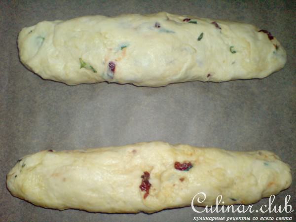 Итальянский хлеб с базиликом и сушеными помидорами "Ciabatta "