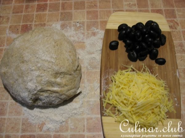 Хлеб с сыром и маслинами по стопам чиабатты