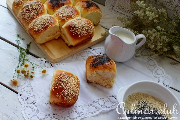 Булочки с маком и кунжутом .
