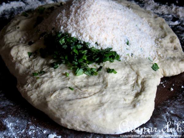 Сырные гриссини с базиликом
